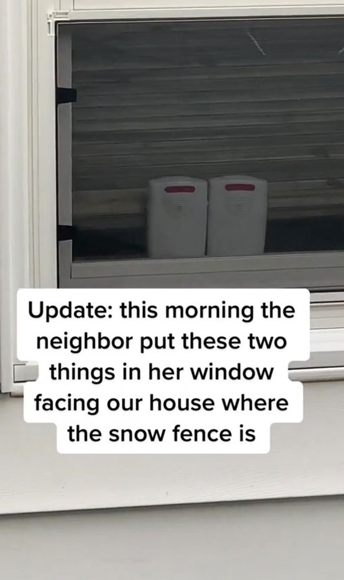 “Looks Like We Got Karen As A Neighbor”: Man Gets Into A War With Neighbor Who Zip-Tied Her Snow Fence To His Gutters “Looks Like We Got Karen As A Neighbor”: Man Gets Into A War With Neighbor Who Zip-Tied Her Snow Fence To His Gutters