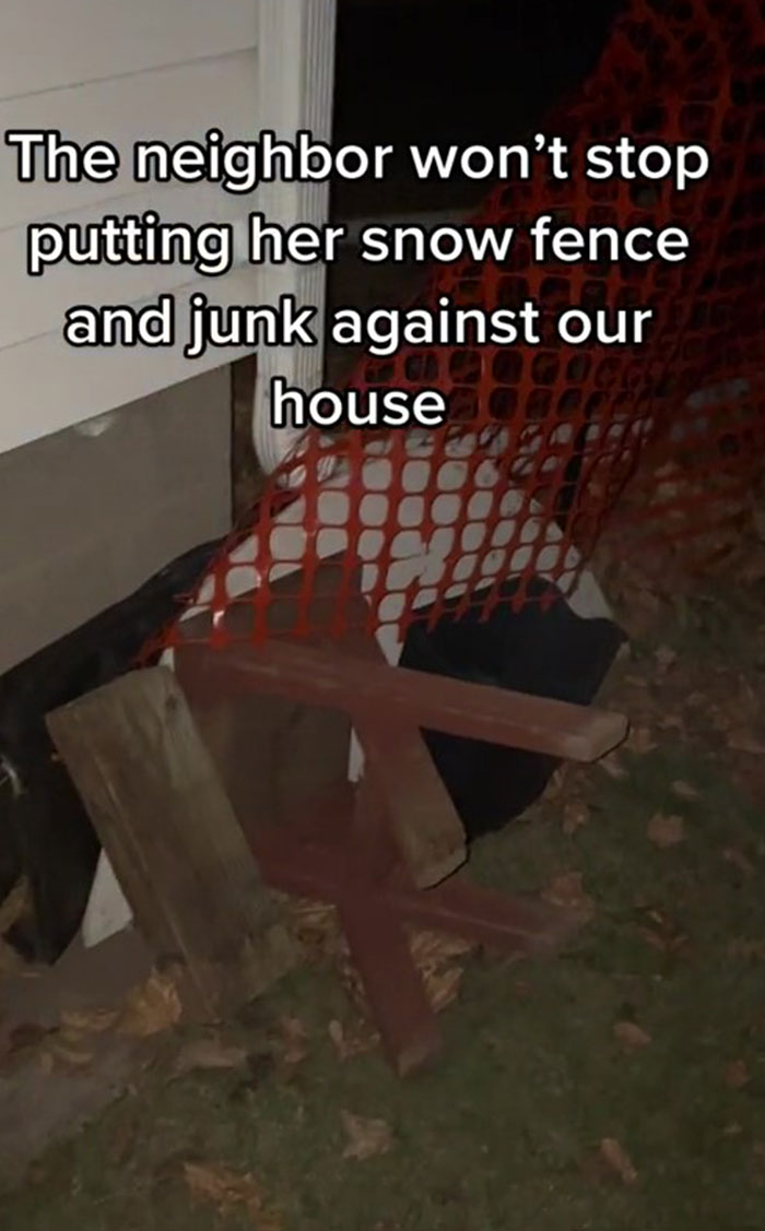 “Looks Like We Got Karen As A Neighbor”: Man Gets Into A War With Neighbor Who Zip-Tied Her Snow Fence To His Gutters “Looks Like We Got Karen As A Neighbor”: Man Gets Into A War With Neighbor Who Zip-Tied Her Snow Fence To His Gutters