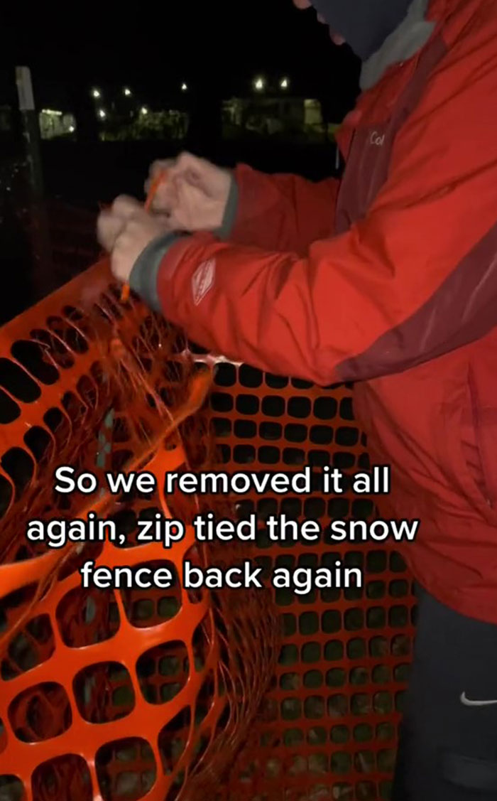 “Looks Like We Got Karen As A Neighbor”: Man Gets Into A War With Neighbor Who Zip-Tied Her Snow Fence To His Gutters “Looks Like We Got Karen As A Neighbor”: Man Gets Into A War With Neighbor Who Zip-Tied Her Snow Fence To His Gutters