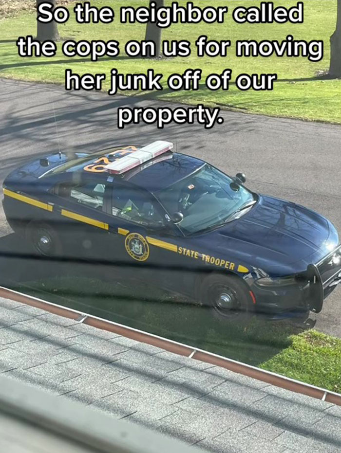 “Looks Like We Got Karen As A Neighbor”: Man Gets Into A War With Neighbor Who Zip-Tied Her Snow Fence To His Gutters “Looks Like We Got Karen As A Neighbor”: Man Gets Into A War With Neighbor Who Zip-Tied Her Snow Fence To His Gutters