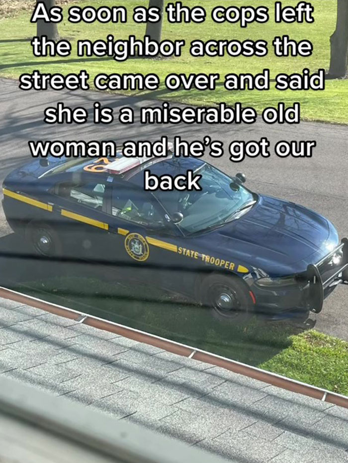 “Looks Like We Got Karen As A Neighbor”: Man Gets Into A War With Neighbor Who Zip-Tied Her Snow Fence To His Gutters “Looks Like We Got Karen As A Neighbor”: Man Gets Into A War With Neighbor Who Zip-Tied Her Snow Fence To His Gutters