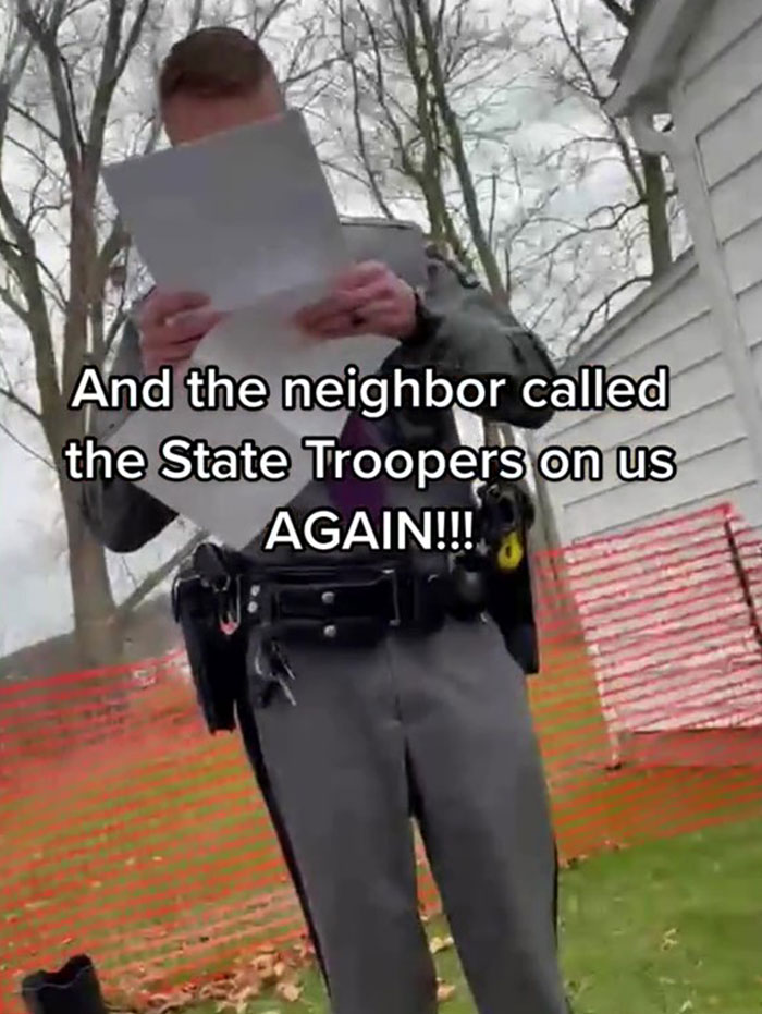 “Looks Like We Got Karen As A Neighbor”: Man Gets Into A War With Neighbor Who Zip-Tied Her Snow Fence To His Gutters “Looks Like We Got Karen As A Neighbor”: Man Gets Into A War With Neighbor Who Zip-Tied Her Snow Fence To His Gutters