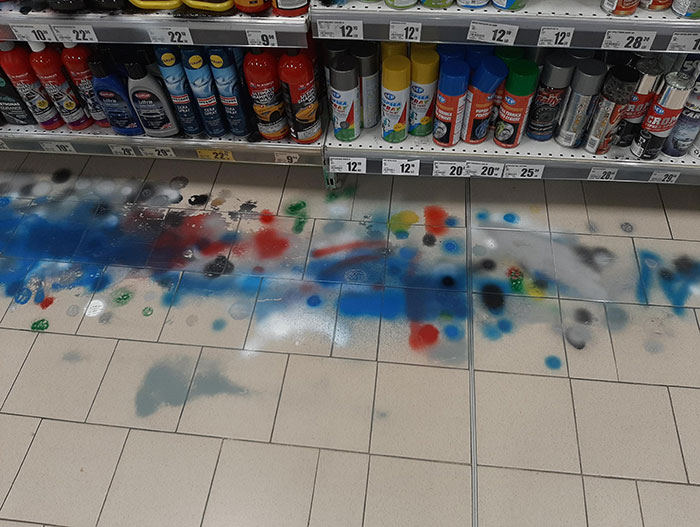  ¿Qué tiene en la cabeza la gente que prueba la pintura en aerosol así?