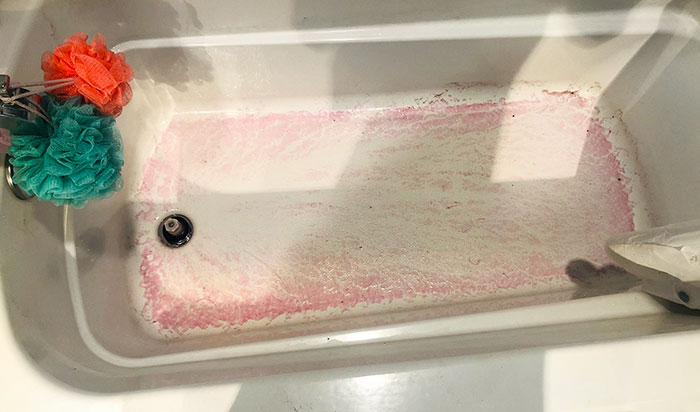 My Lazy Family Leaves The Tub Like This After Every Bath Bomb And Refuses To Clean It