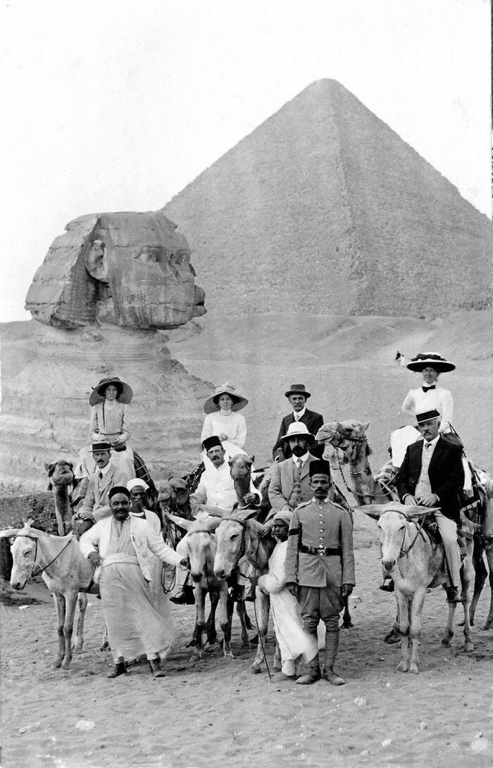 Britsh Tourists In Front Of The Great Sphinx, 1910