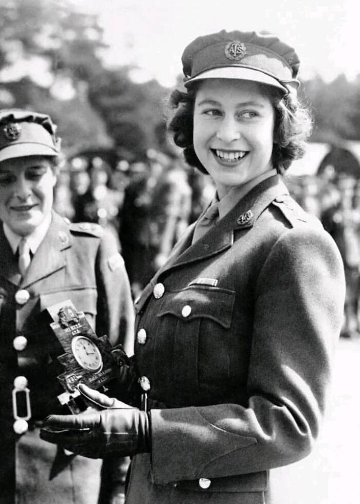La reina Isabel II en 1945