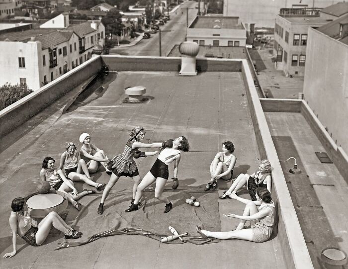 Mujeres boxeando en una azotea, 1938