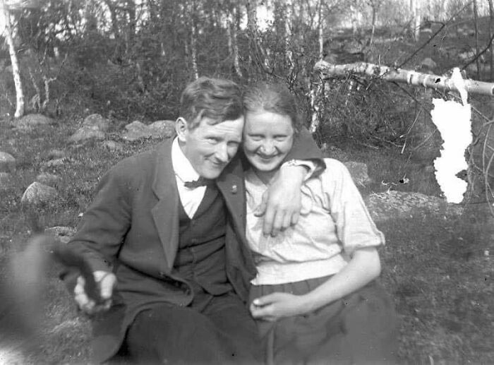 Una de las primeras selfies originales, tomada con un palo, 1934