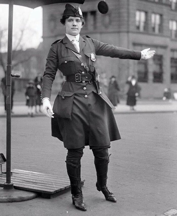 Leola King, America’s First Female Traffic Cop, 1918