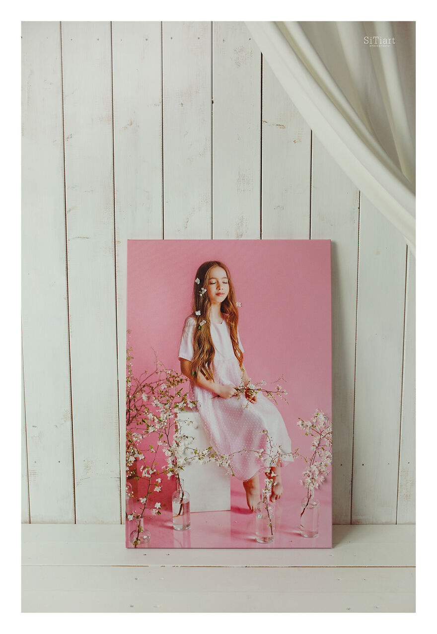 A Fellow Florist And I, The Photographer, Made 11 Portraits Of Months Using Live Flowers To Highlight The Genuineness Of Each Season