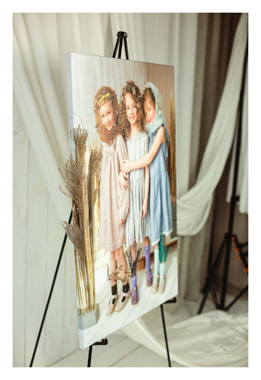 A Fellow Florist And I, The Photographer, Made 11 Portraits Of Months Using Live Flowers To Highlight The Genuineness Of Each Season