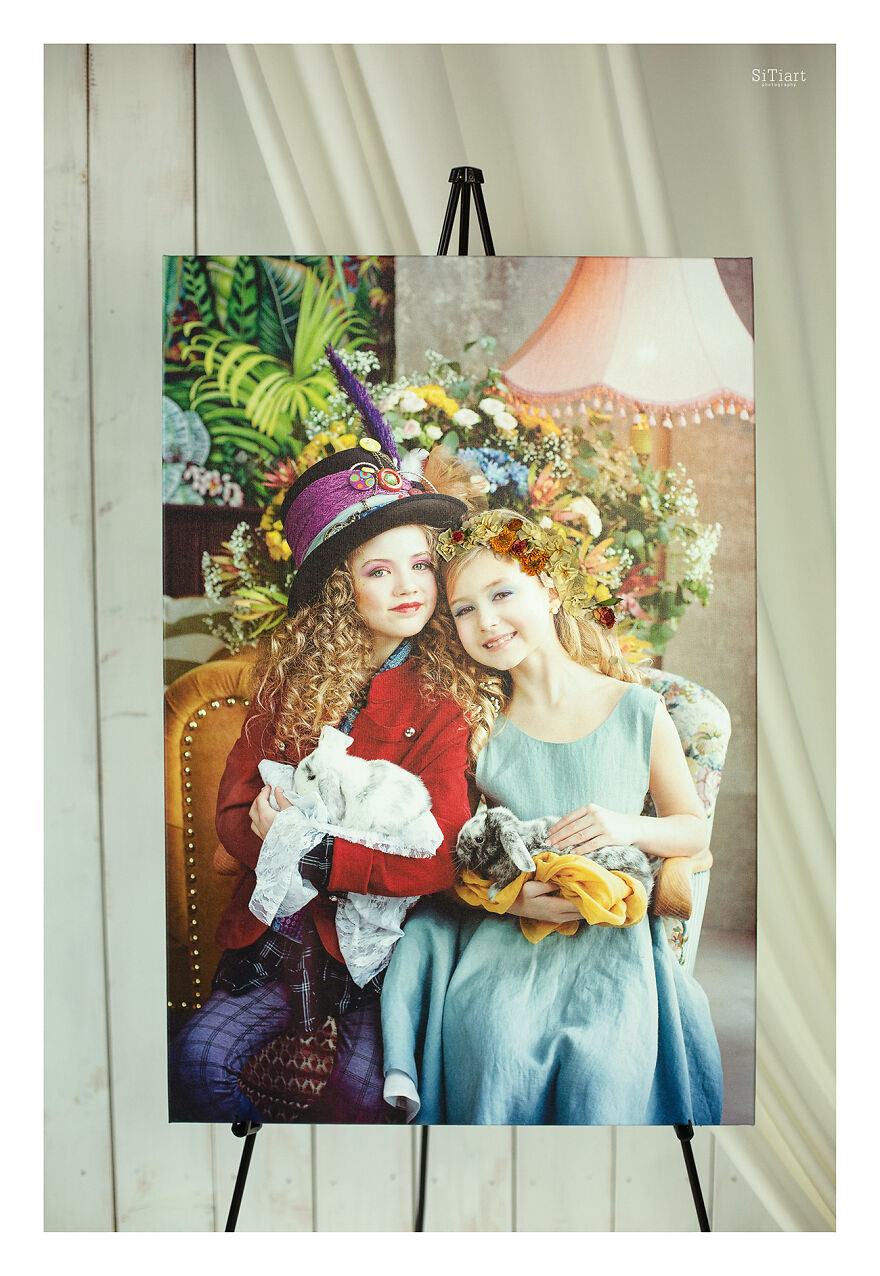 A Fellow Florist And I, The Photographer, Made 11 Portraits Of Months Using Live Flowers To Highlight The Genuineness Of Each Season