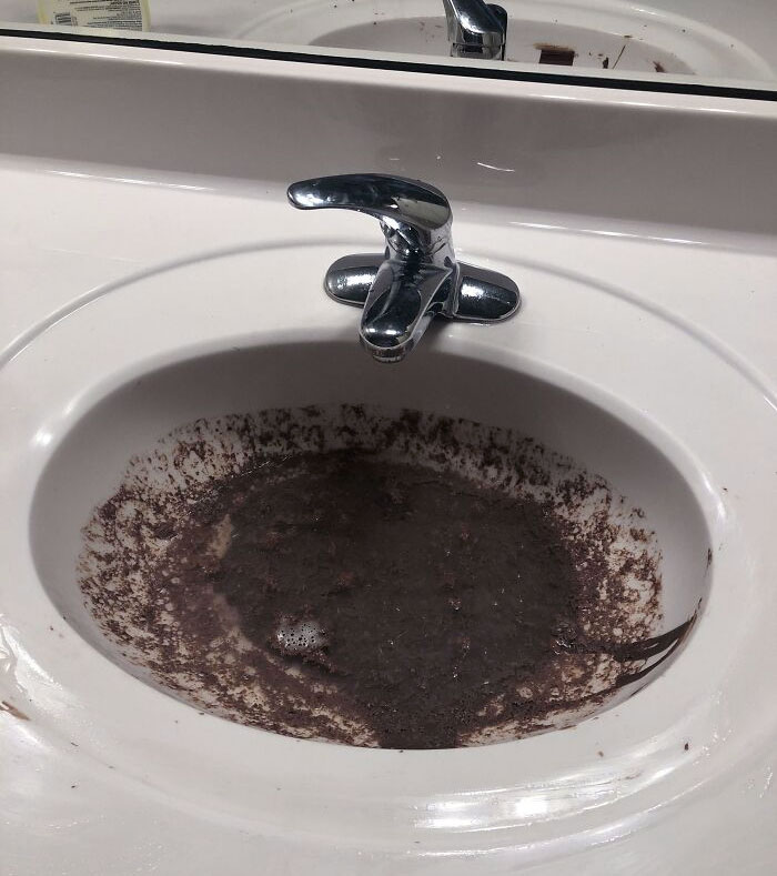 First Day On The Job As A Pool Attendant And Some Lady Thought It Was A Good Idea To Dump An Entire Chocolate Fountain Into The Sink