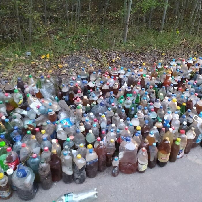 Botellas de orina arrojadas al bosque por camioneros