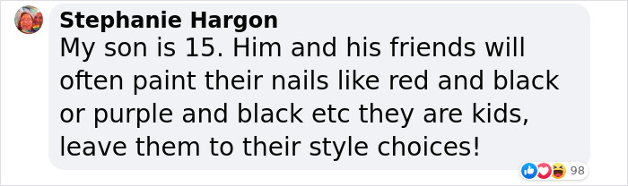 Dad Gets Applauded Online For Standing Up For His Son Who Got Bullied For Wearing Nail Polish Dad Gets Applauded Online For Standing Up For His Son Who Got Bullied For Wearing Nail Polish