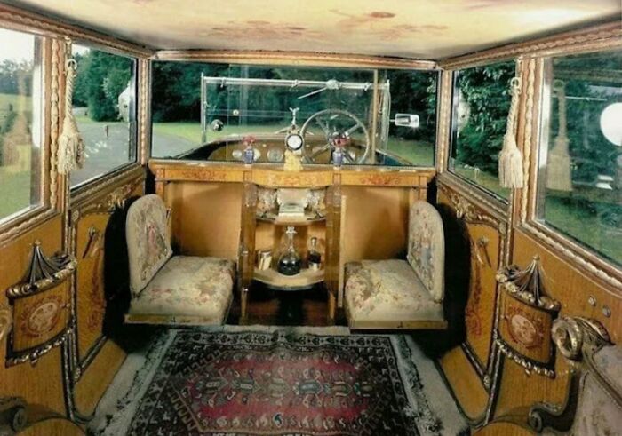 El interior de un coche Rolls-Royce de 1926