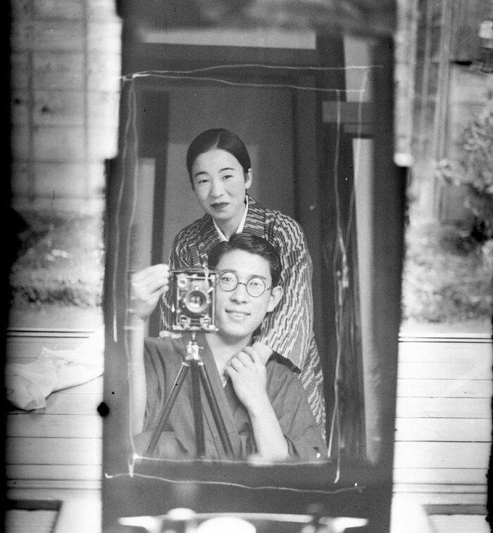 Esta foto en el espejo fue tomada hace 100 años, en Japón