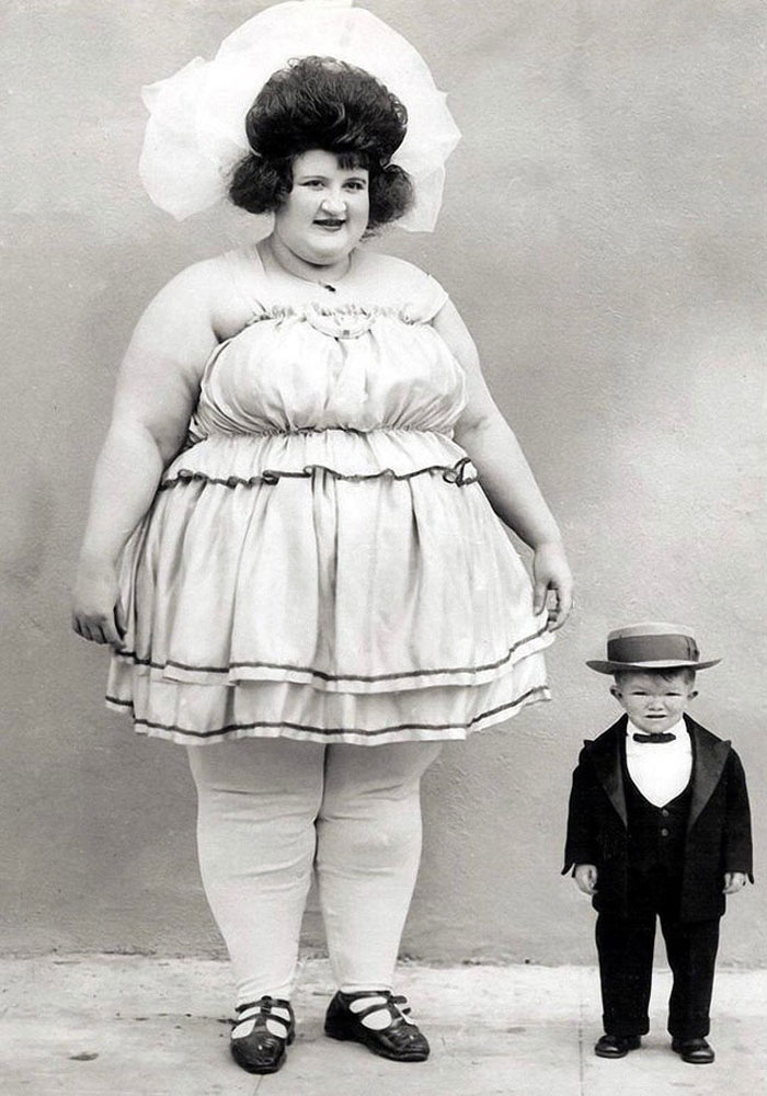 World’s Shortest Man (“Major Mite”) And World’s Fattest Woman Circa Barnum And Bailey’s 1922