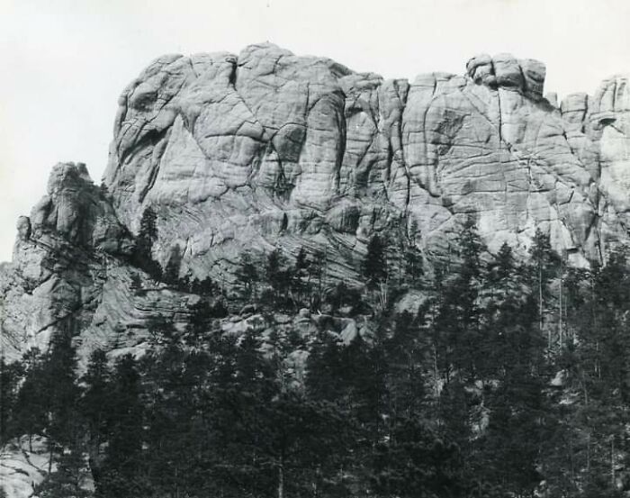  El monte Rushmore antes de mostrar a los presidentes, en 1905