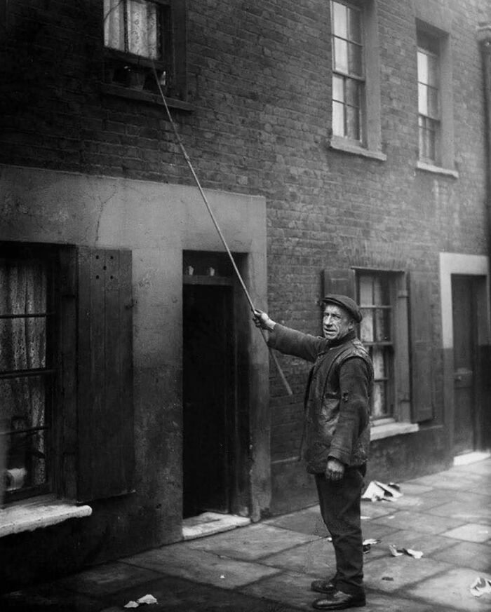 A 'Knocker-Up' In London (1929). Before Alarm Clocks, People Were Paid To Wake Up Clients For Work By Knocking On Their Doors And Windows With A Stick