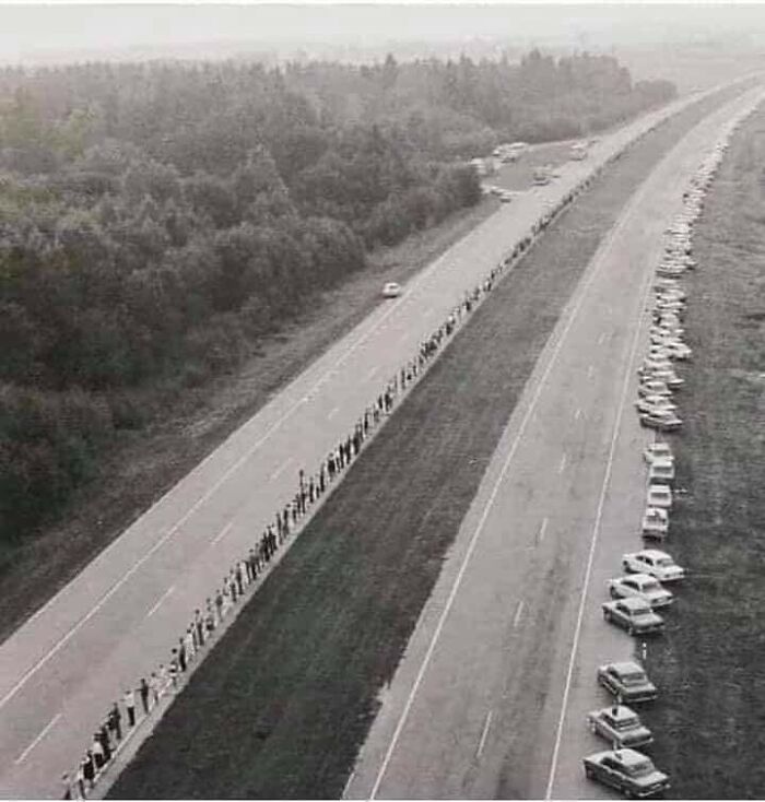 El 23 de agosto de 1989, unas dos millones de personas de Letonia, Estonia y Lituania formaron una “cadena humana”