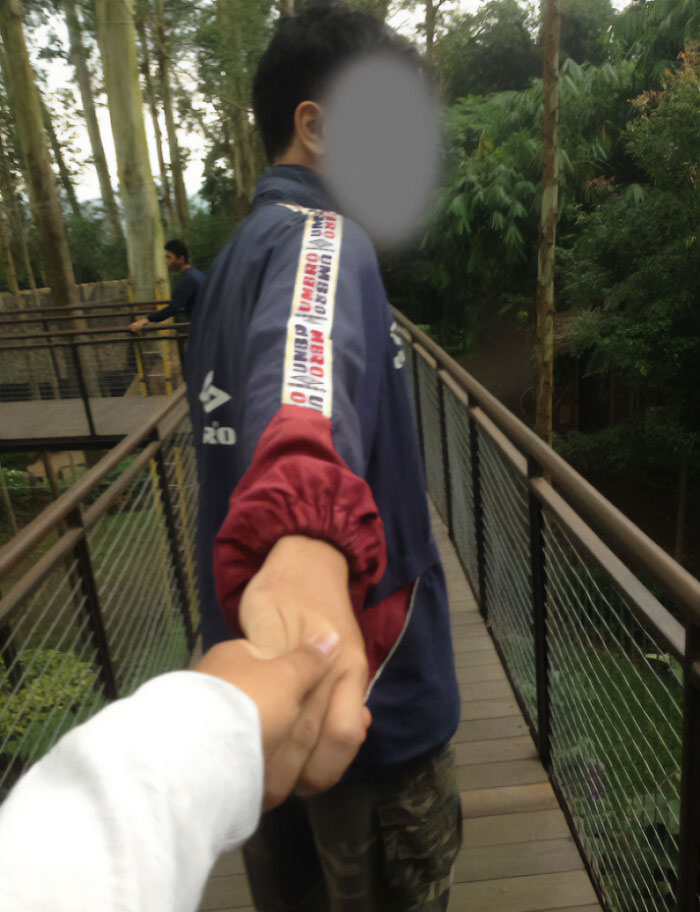 Do You Remember Back In Early 2010's There's A Trend Where You Take A Picture Of Your Partner Holding Your Hand Leading You Somewhere? Years Ago Me And My High School Bros (Who's A Bunch Of Kissless Virgin) Decided To Fake One So We Can Post Them Once We're Back From Our Trip
