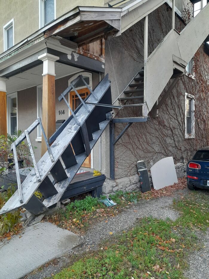 Moveable Stairs To Make Room For The Car