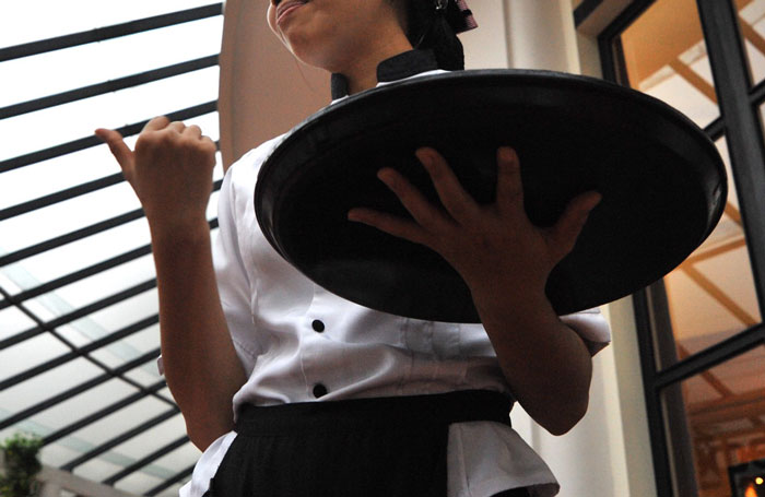 Waitress Is Fuming After This Couple Left Only A 10% Percent Tip After Spending 6 Hours At The Restaurant Waitress Is Fuming After This Couple Left Only A 10% Percent Tip After Spending 6 Hours At The Restaurant