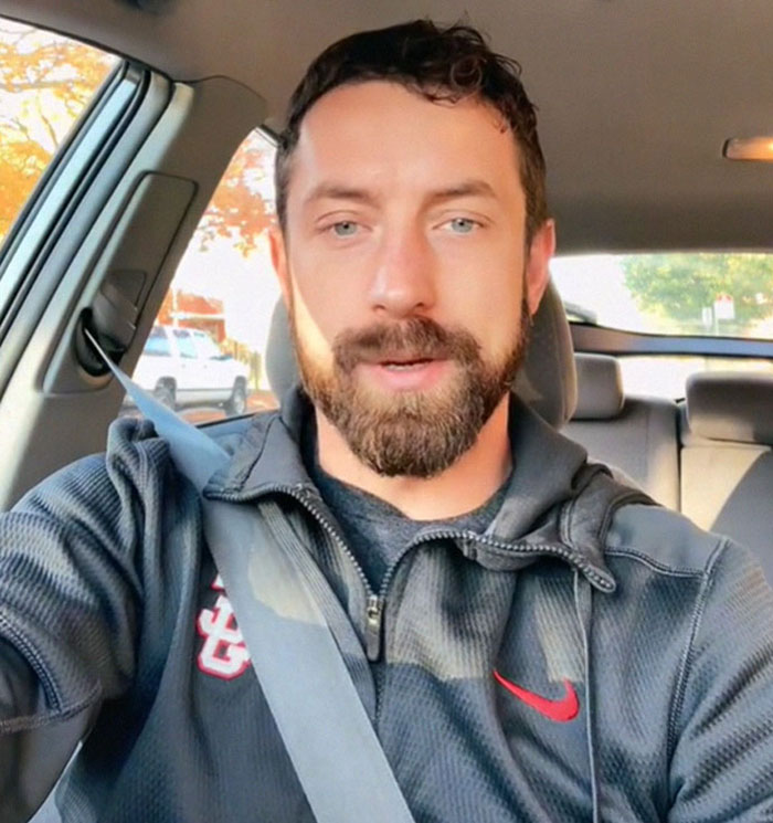 Dad Gets Applauded Online For Standing Up For His Son Who Got Bullied For Wearing Nail Polish Dad Gets Applauded Online For Standing Up For His Son Who Got Bullied For Wearing Nail Polish