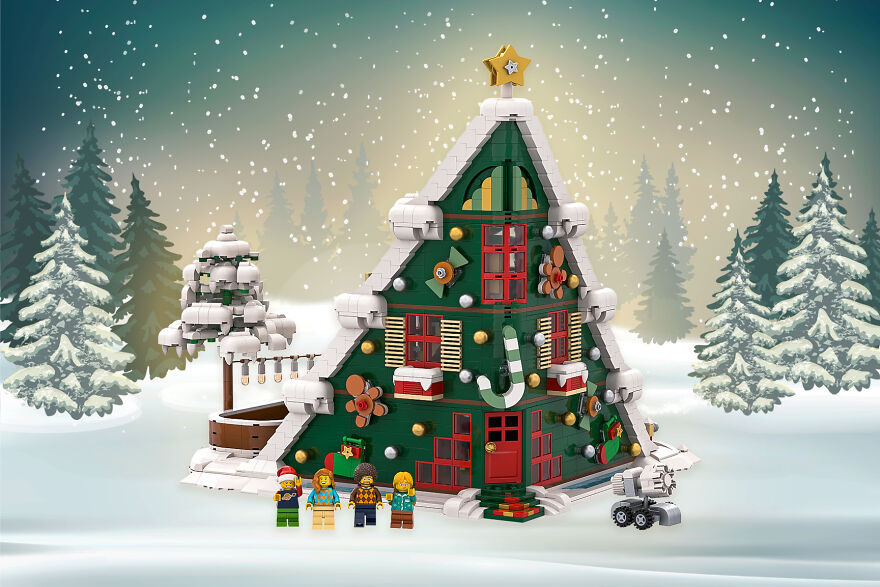 Christmas Is Coming, So I've Built A Kind Of Modular LEGO Christmas Tree