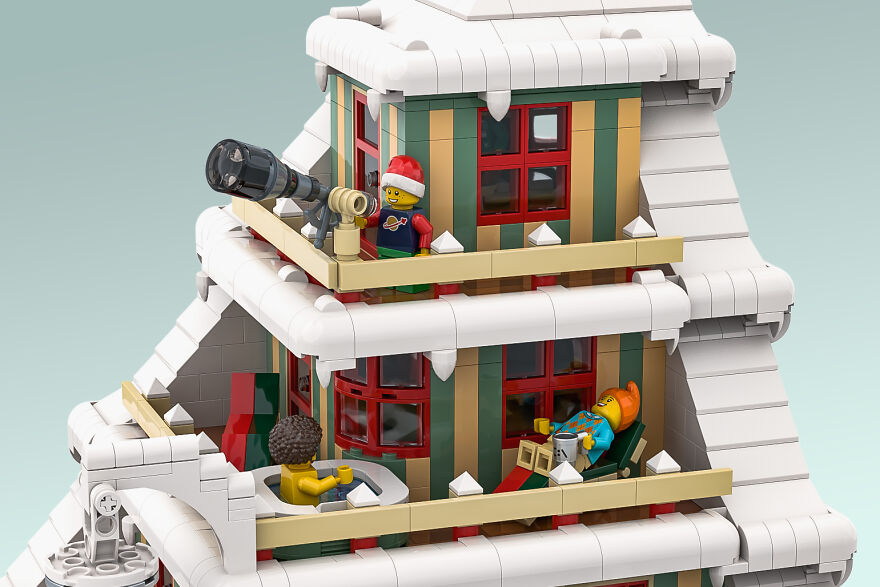Christmas Is Coming, So I've Built A Kind Of Modular LEGO Christmas Tree