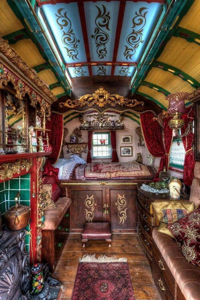 The Inside Of A Gypsy's Caravan Carriage From The 1800s