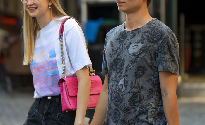 Dad Catches 13 Y.O. Daughter Lying After She Fails To Introduce Her Date, Tells Her To Text Him And Call It Off Dad Catches 13 Y.O. Daughter Lying After She Fails To Introduce Her Date, Tells Her To Text Him And Call It Off