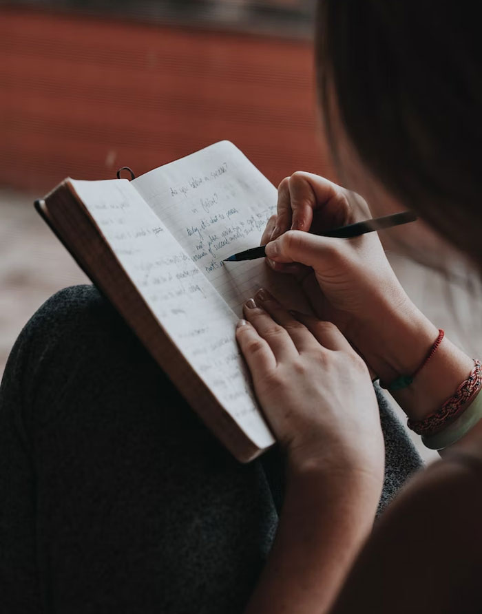 Father Forgot About His Daughter's Existence After Her Half-Brother Got Cancer, More Than A Decade Later Tries To Reconnect With Her, But She Shuts Him Down Father Forgot About His Daughter's Existence After Her Half-Brother Got Cancer, More Than A Decade Later Tries To Reconnect With Her, But She Shuts Him Down