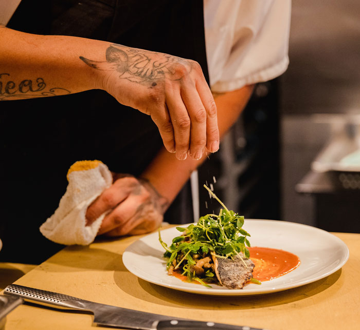 "I'm Worried That One Day They Will Find Out": Personal Chef To An Upper-Class Family Confesses About How They Really Cook Their Food "I'm Worried That One Day They Will Find Out": Personal Chef To An Upper-Class Family Confesses About How They Really Cook Their Food