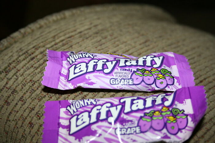 Netizen Wonders "What Is An American Thing But Americans Think Everyone Outside Of America Does It?", Gets 30 Responses