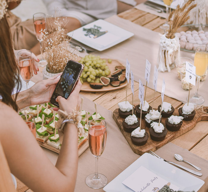 Parent Took Online Wondering Whether They’re Indeed A Jerk For Letting Their 22-Year-Old Bring Fast Food To A Wedding Parent Took Online Wondering Whether They’re Indeed A Jerk For Letting Their 22-Year-Old Bring Fast Food To A Wedding