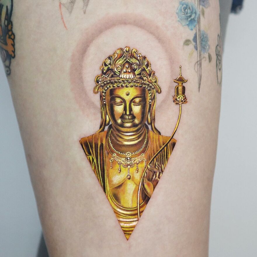 Tattoo Artist Adds Gold To His Tattoos Making Them Incredible