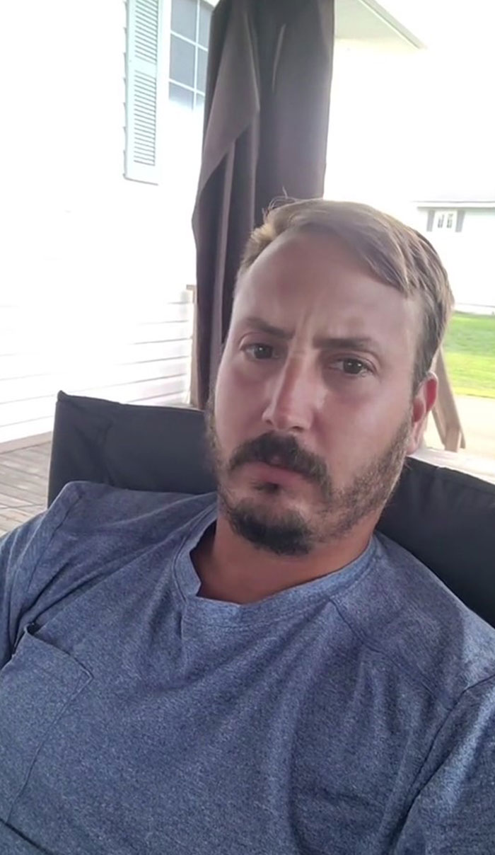 Plane Passenger Annoyed After Learning They Can’t Use Their Tray Table Because A Woman Put A Seat Attachment Over It Plane Passenger Annoyed After Learning They Can’t Use Their Tray Table Because A Woman Put A Seat Attachment Over It