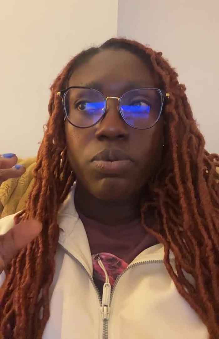 Plane Passenger Annoyed After Learning They Can’t Use Their Tray Table Because A Woman Put A Seat Attachment Over It