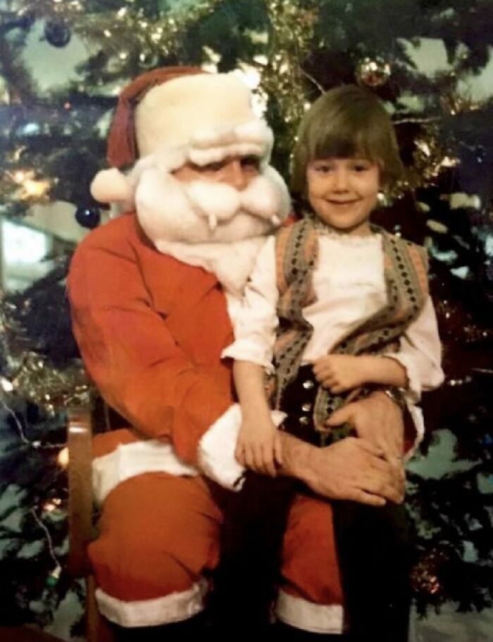 Este soy yo en 1970 cuando tenía 5 años y conocí a un Santa que tenía tetas en la cara