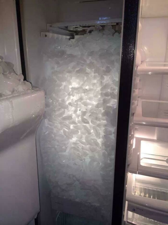 This Is What Happens When You Take The Ice Tray Out Of A Freezer With An Automatic Ice Maker