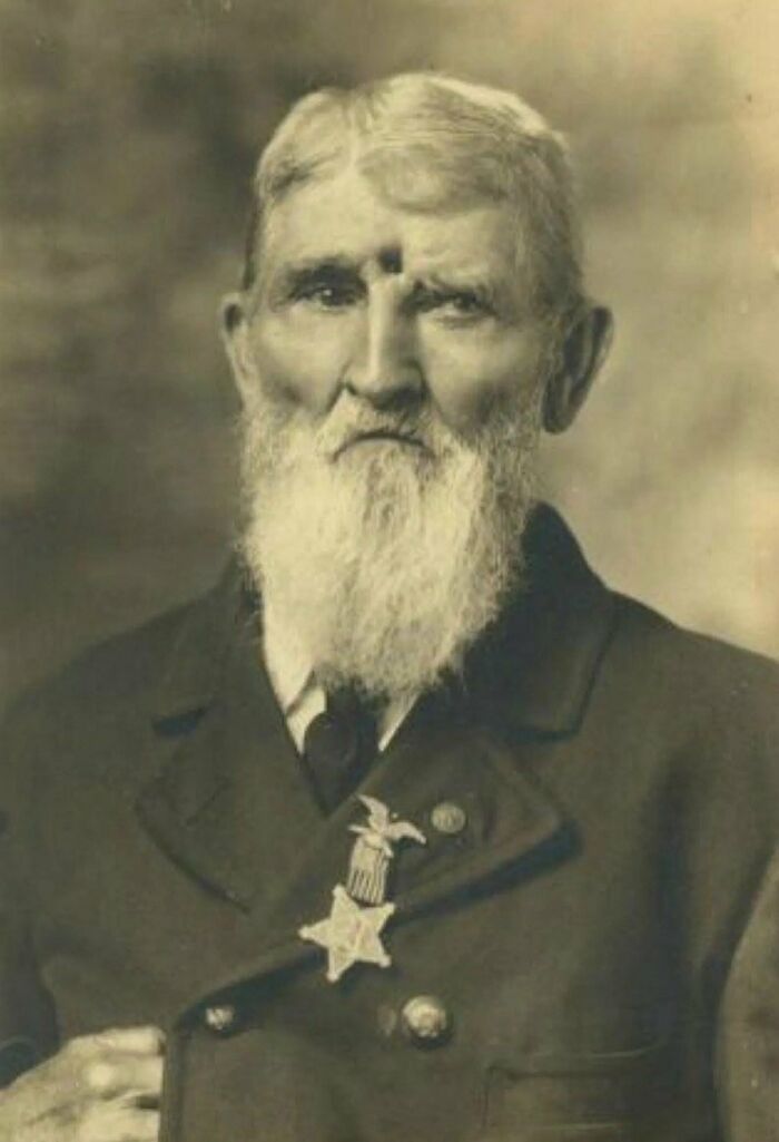 Jacob Miller (1829-1917), le dispararon en la cabeza en Chickamauga, en 1863, y él solo siguió caminando