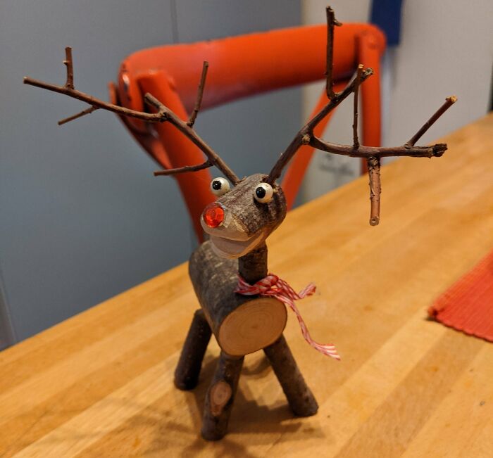Para la Navidad pasada hice unos renos con ramas y otras cosas