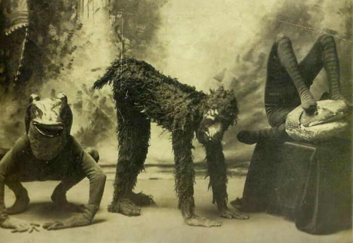 Un trío de contorsionistas, Londres, 1894