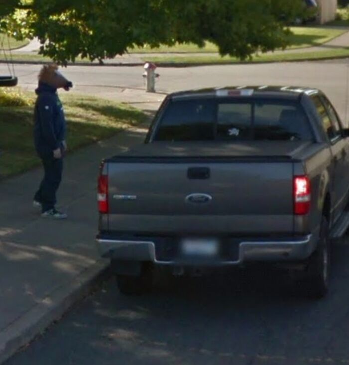 Vi un coche de Google Street View en mi barrio y actué rápidamente. 8 años más tarde y mi hermano me acaba de informar que funcionó