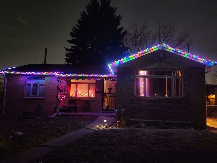 4 Years Ago I Was Homeless. I Just Spent The Weekend Putting Up Lights On My House