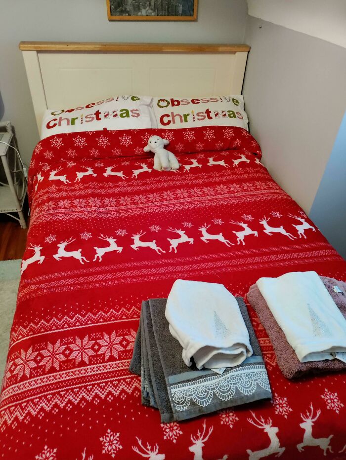 Mi mamá todavía arregla mi vieja habitación así cuando la visito en Navidad. Tengo 33 años