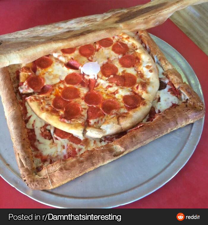 Pizza dentro de una caja de pizza