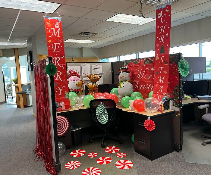 Coworker's Last Day - He Loves Christmas